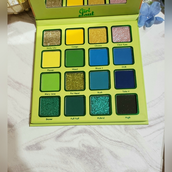Kara Beauty Girl Scout 16 Color Eyeshadow Palette - Picture 3 of 5